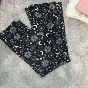 Black and white zodiac designed flared leggings NoBo size: xl(15-17)